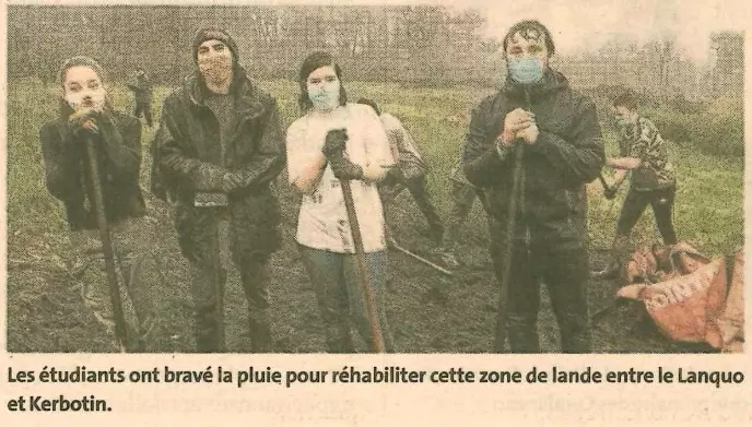 Des étudiants de Kerplouz donnent une cure de jouvence à la lande de Kerbotin