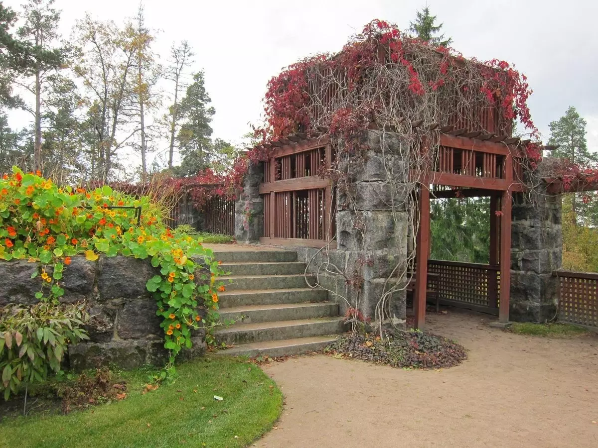di_20101003-061550-hvittrask-garden-gazebo
