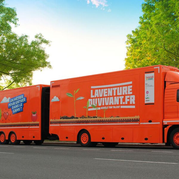 Le camion de l’Aventure du Vivant de l’Enseignement Agricole (piloté par le lycée Kerplouz LaSalle pour son étape à Vannes)