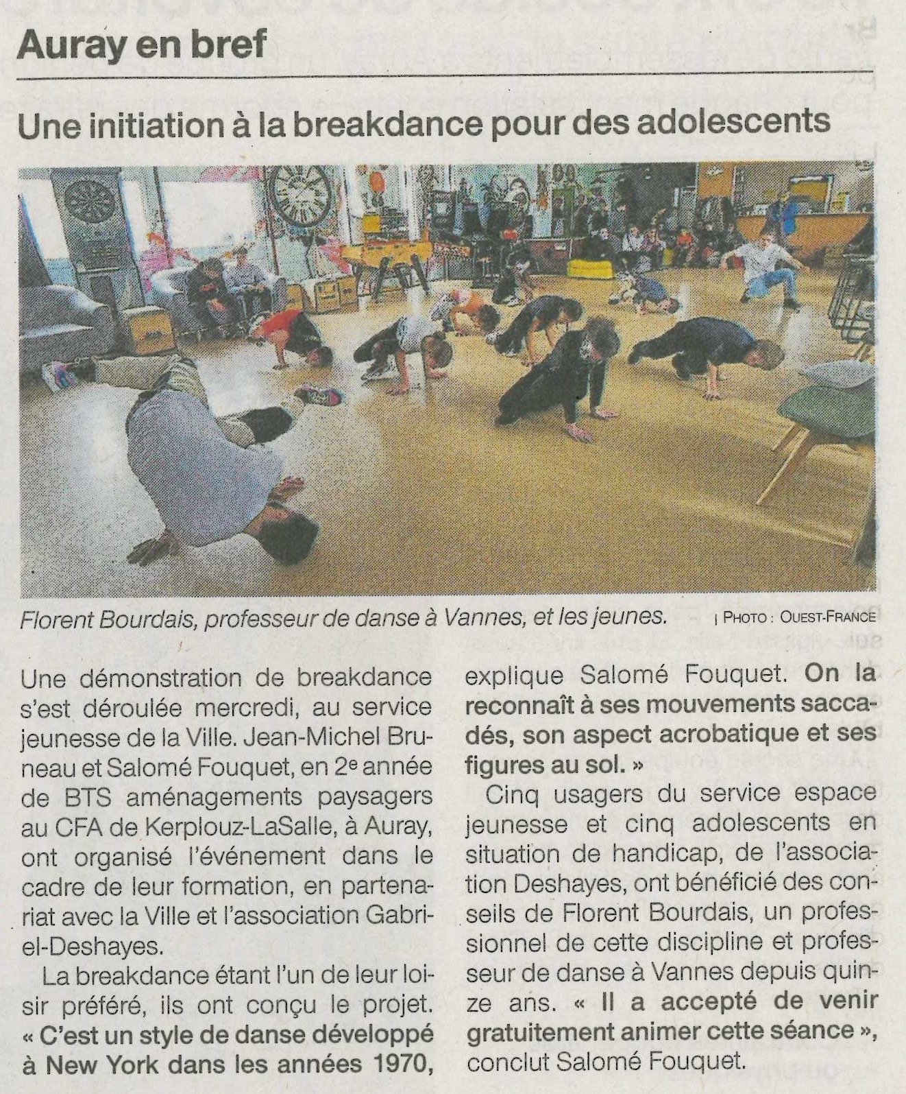 Une initiation à la breakdance pour des adolescents