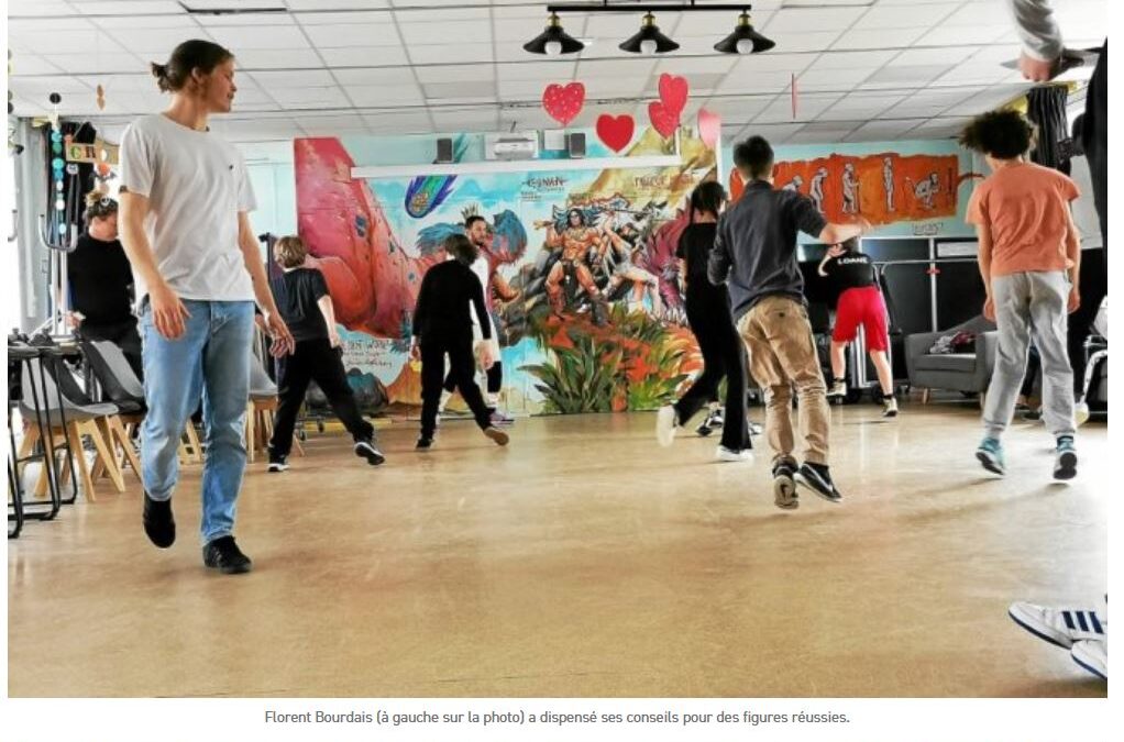 À Auray, des jeunes porteurs de handicaps ont participé à une initiation au breakdance à l’Espace jeunesse