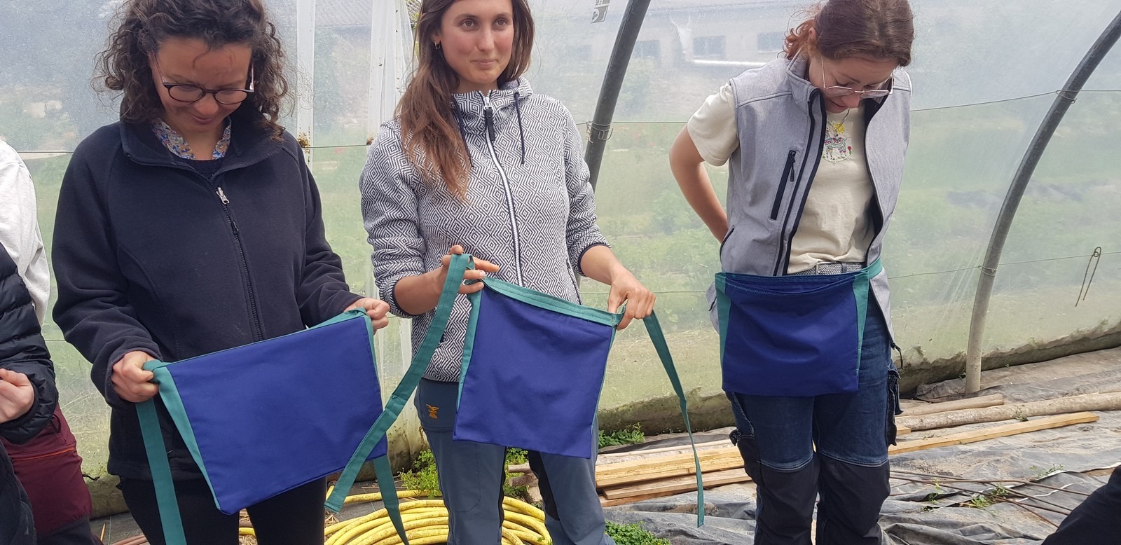 Les 2nde SAPAT confectionnent des tabliers de récolte pour la formation PPAM