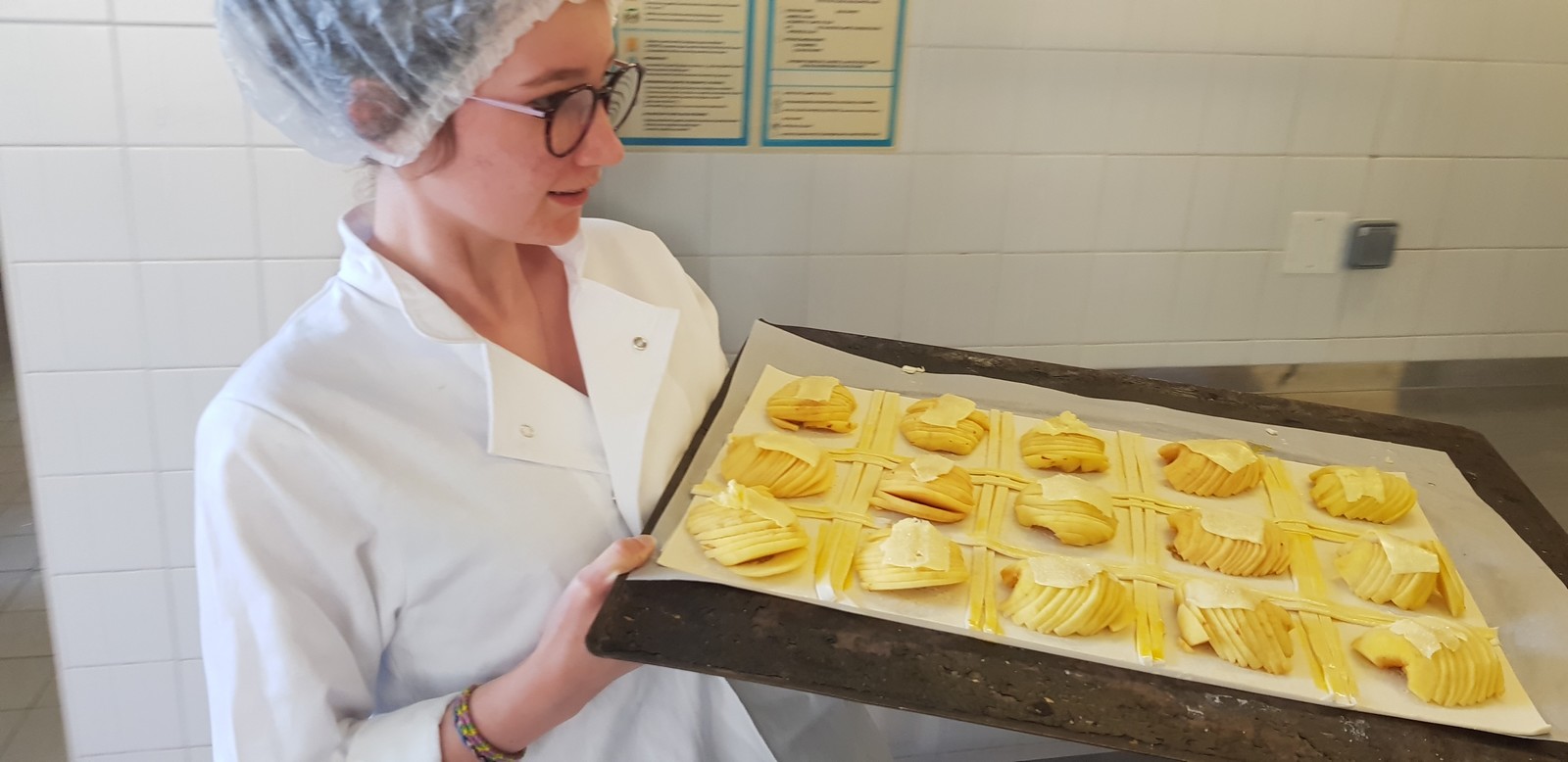 Les 3ème réalisent des tartes aux pommes pour les internes !