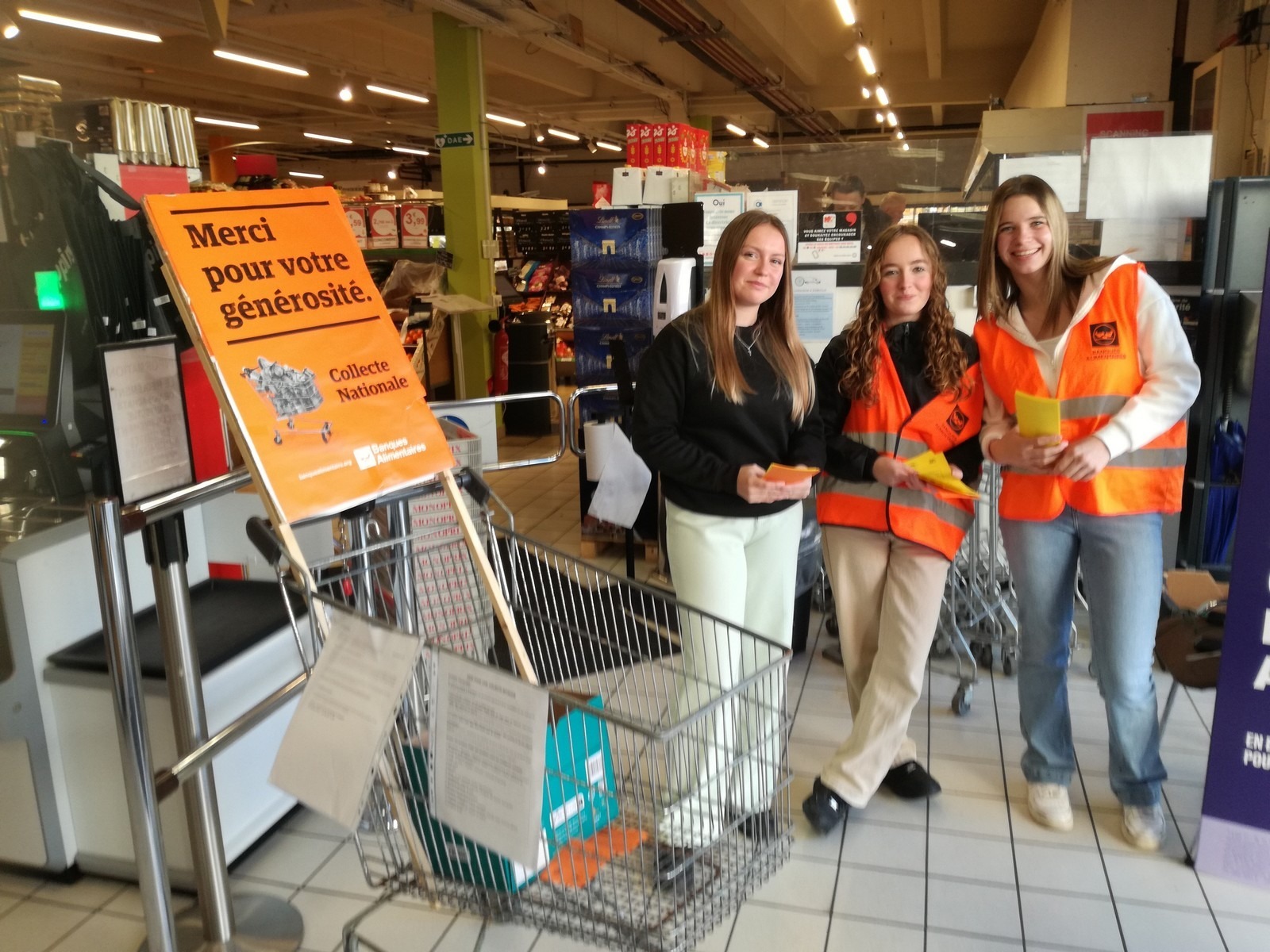 Des lycéens de la filière Services présents à la collecte alimentaire