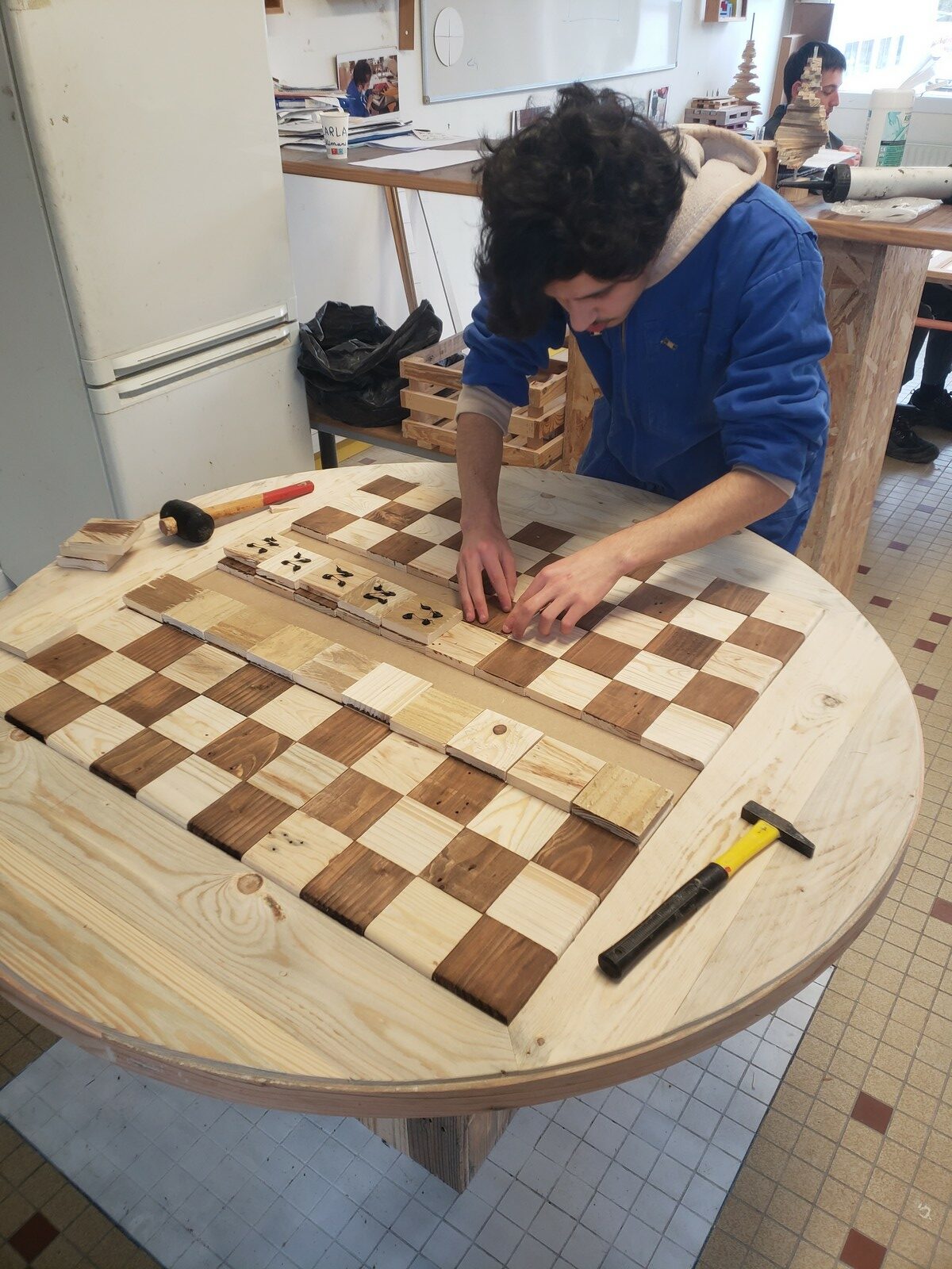 Une table damier « Made In IEFPA Ange Guépin » !