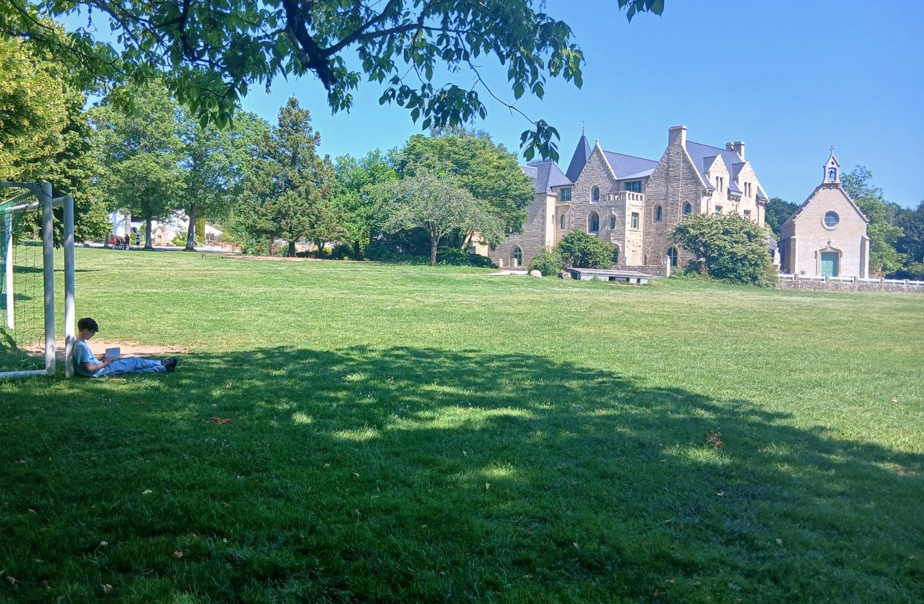 Lecture dans le parc &hellip;